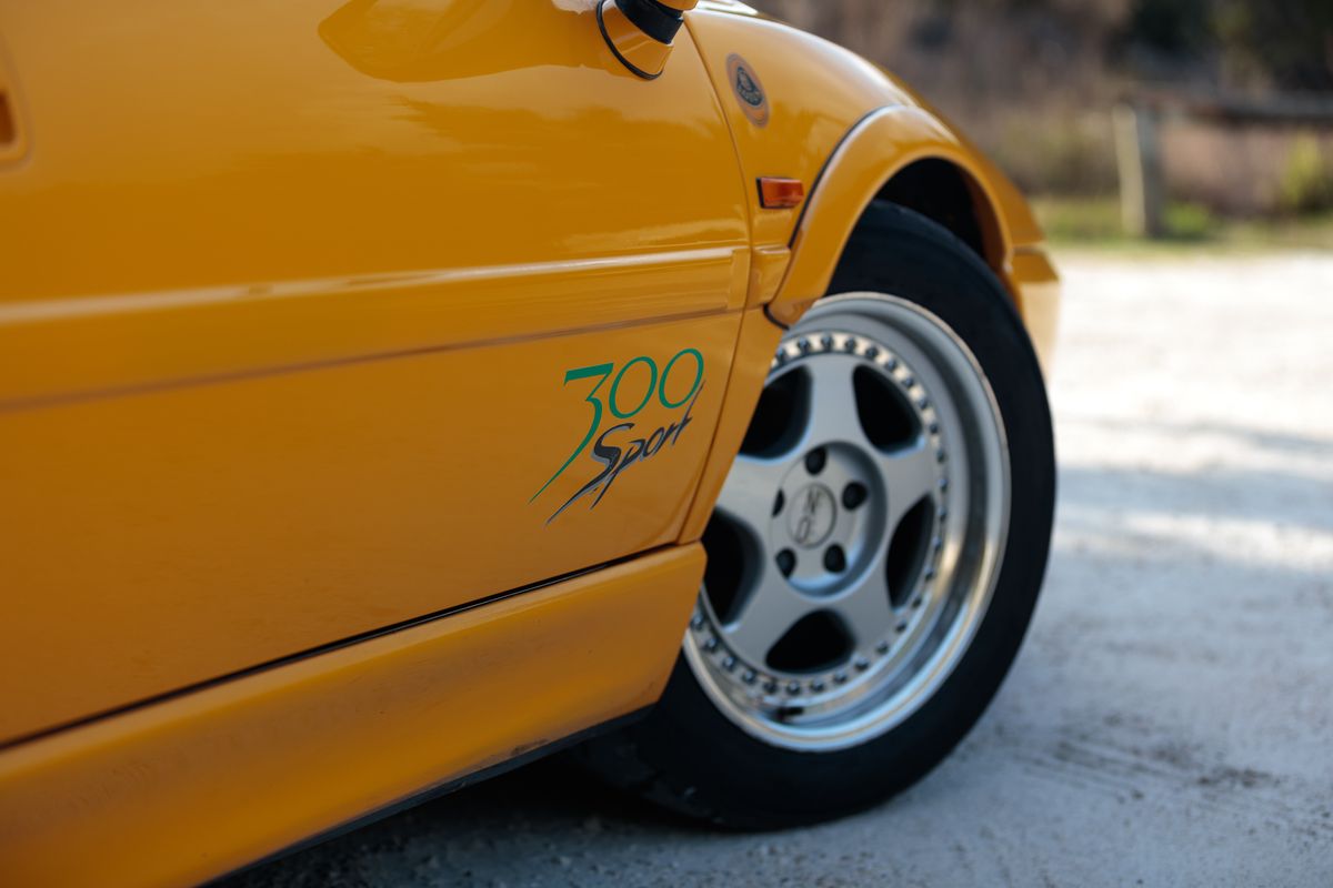 1994 Lotus Esprit Sport 300