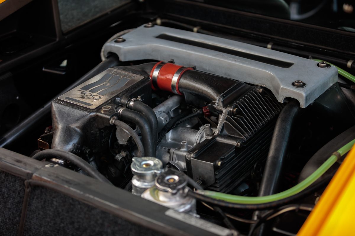 1994 Lotus Esprit Sport 300