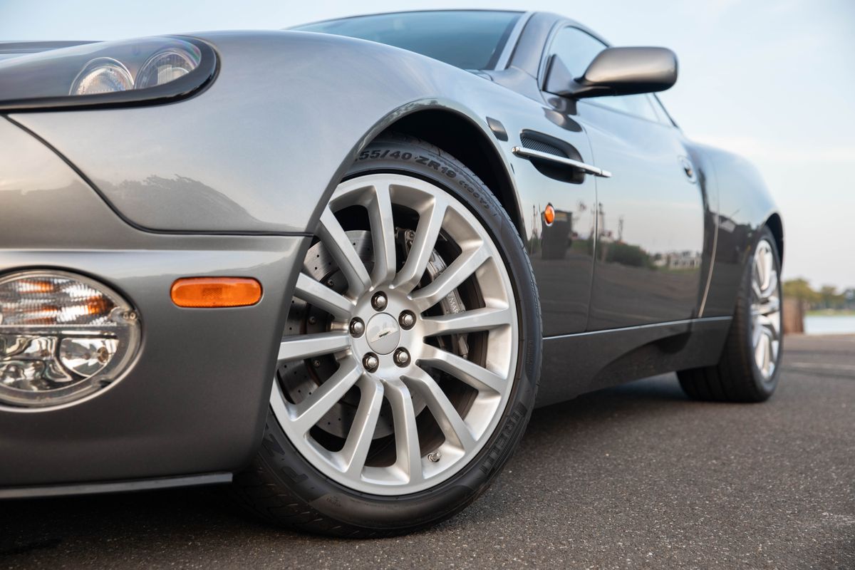 2002 Aston Martin V12 Vanquish 6-Speed Manual
