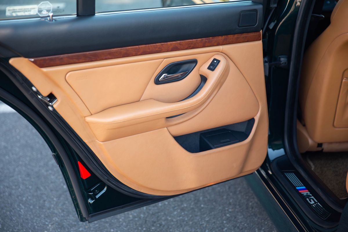 2000 BMW M5