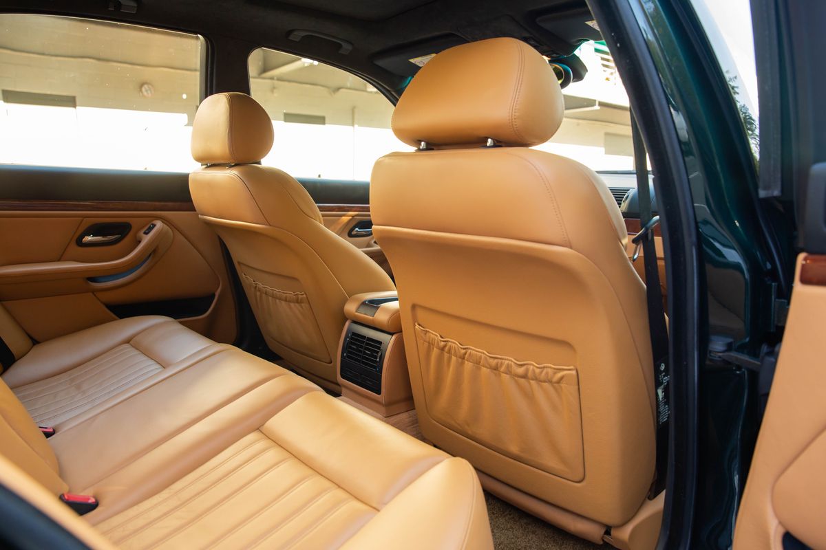 2000 BMW M5