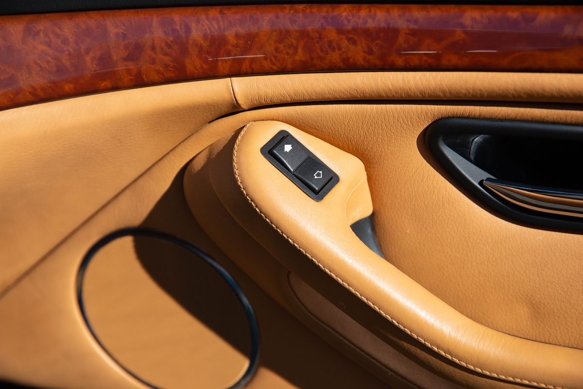 2000 BMW M5