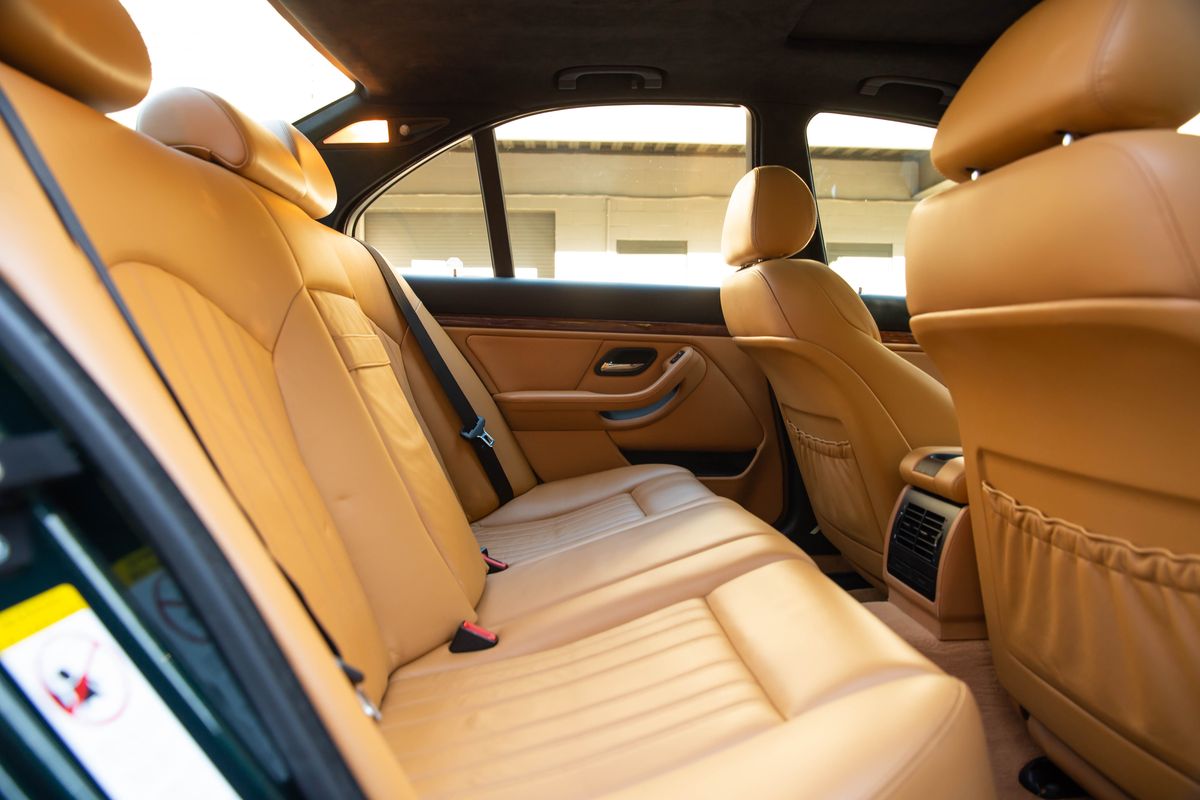 2000 BMW M5