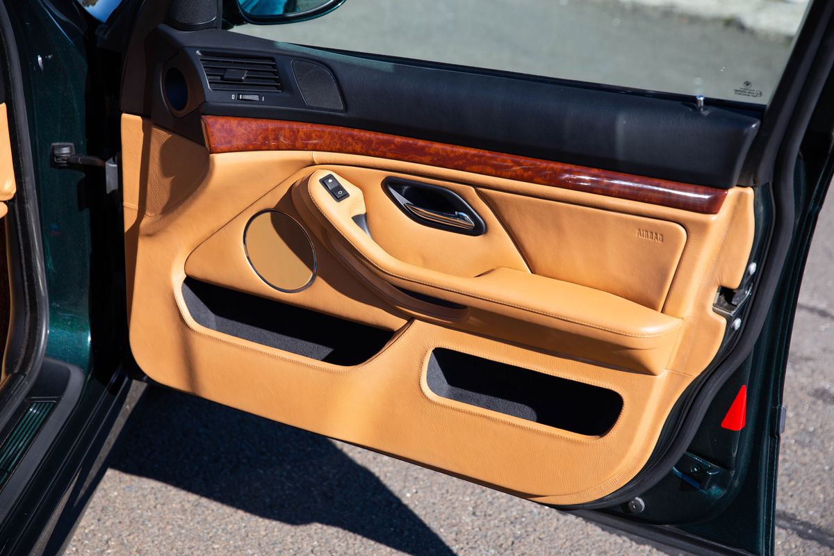 2000 BMW M5