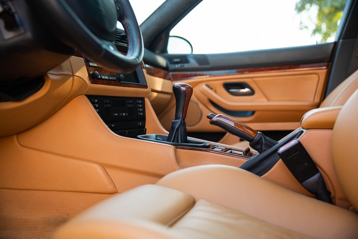 2000 BMW M5