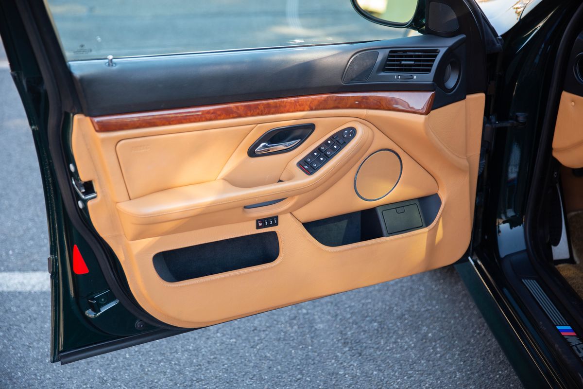 2000 BMW M5