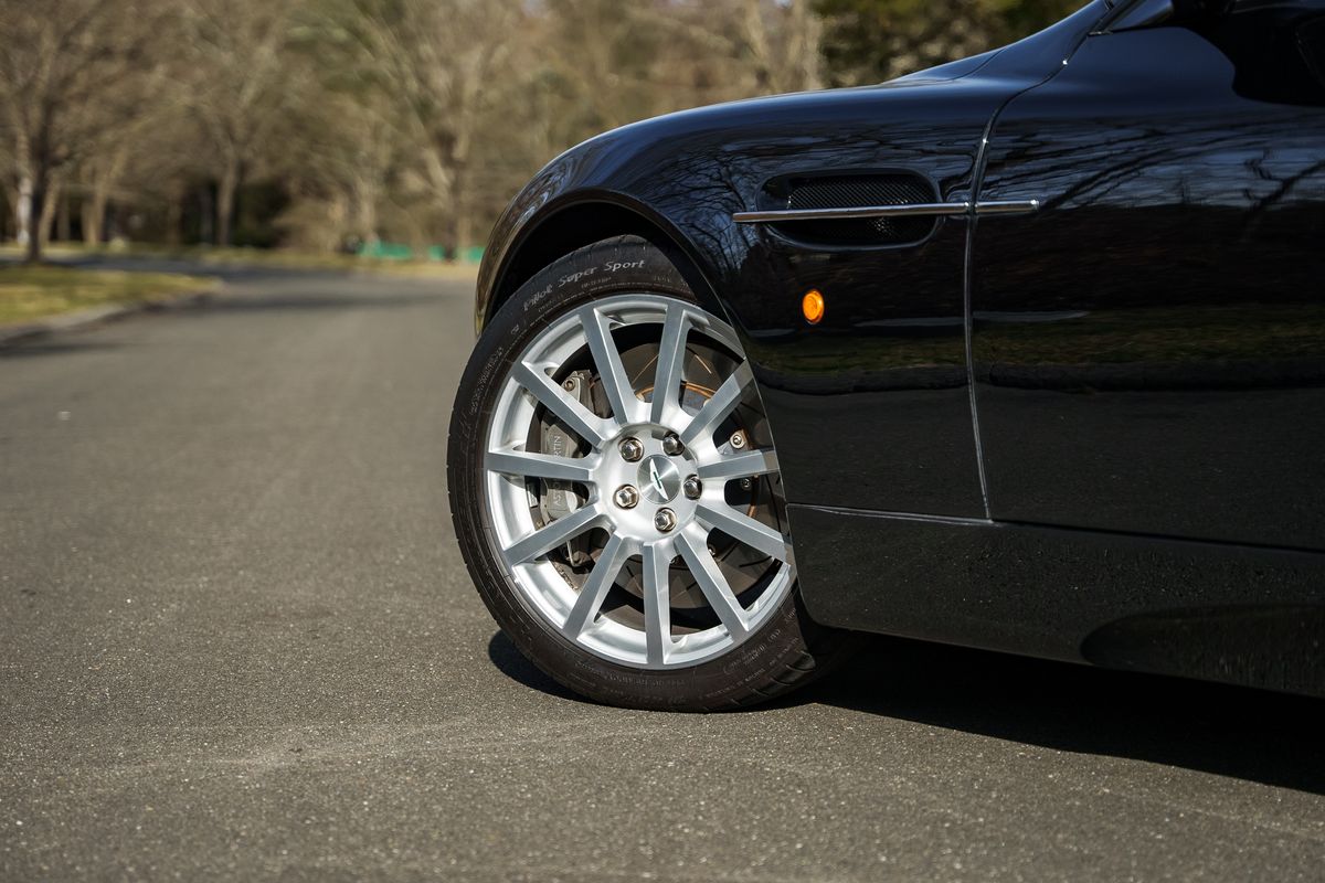 2005 Aston Martin V12 Vanquish S