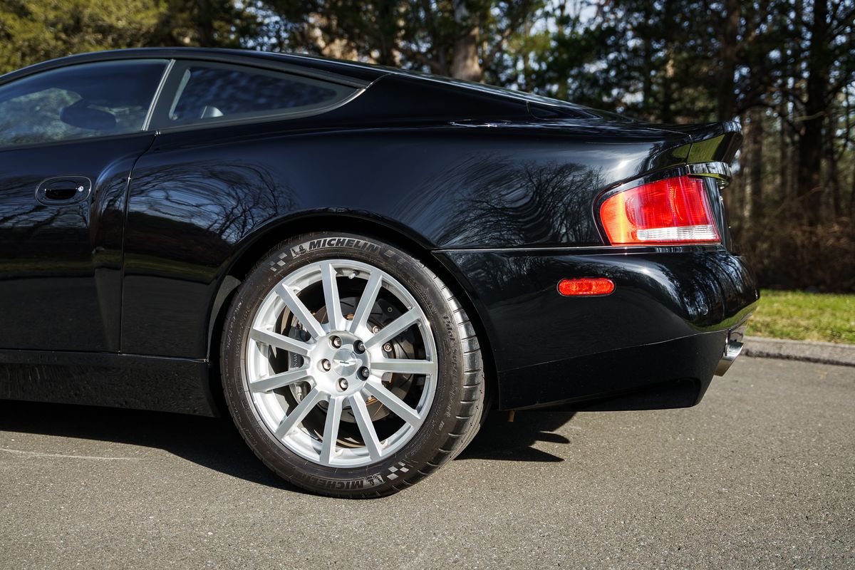 2005 Aston Martin V12 Vanquish S
