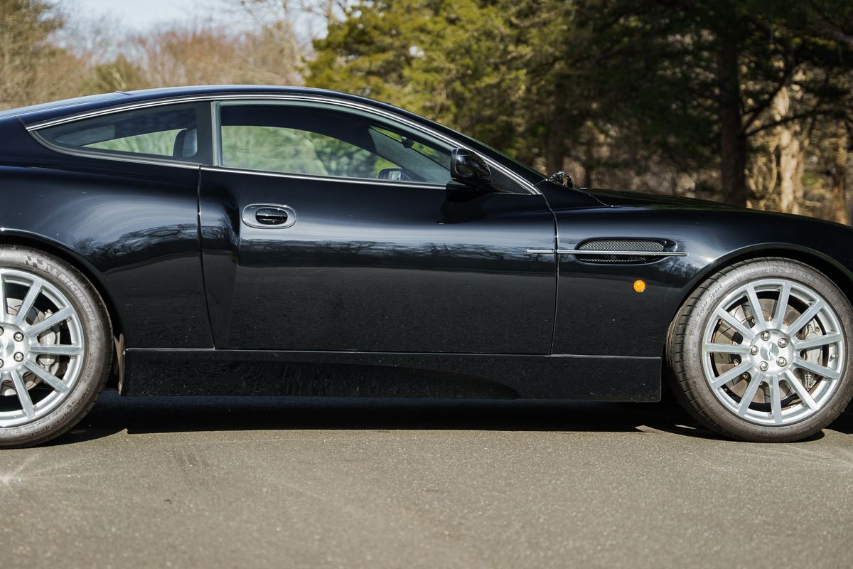 2005 Aston Martin V12 Vanquish S