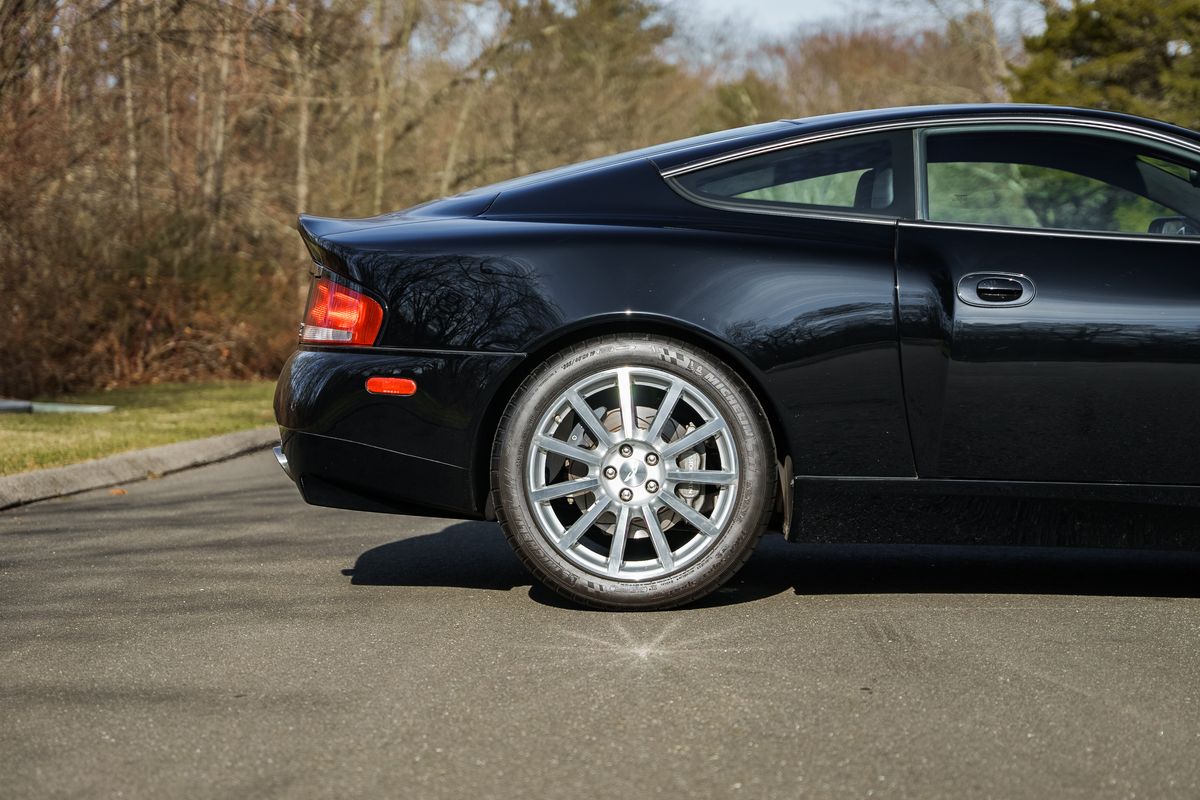 2005 Aston Martin V12 Vanquish S