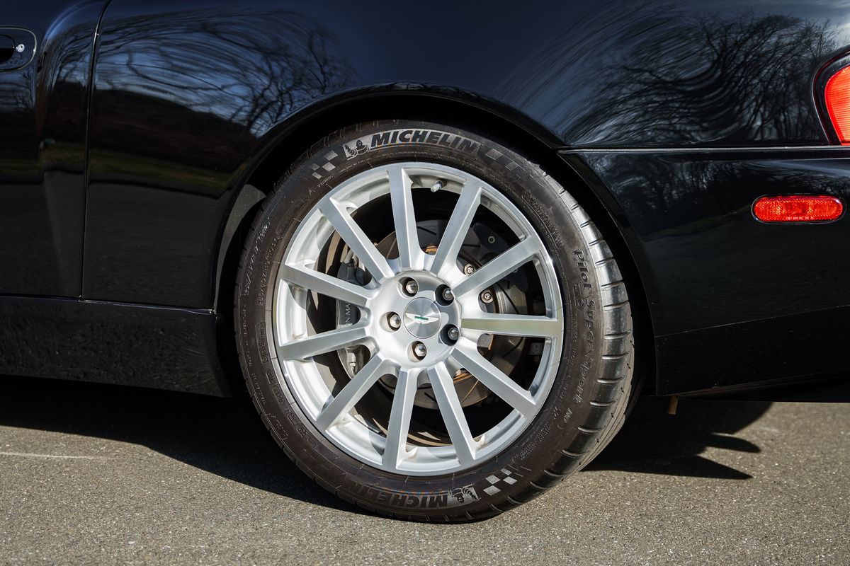 2005 Aston Martin V12 Vanquish S